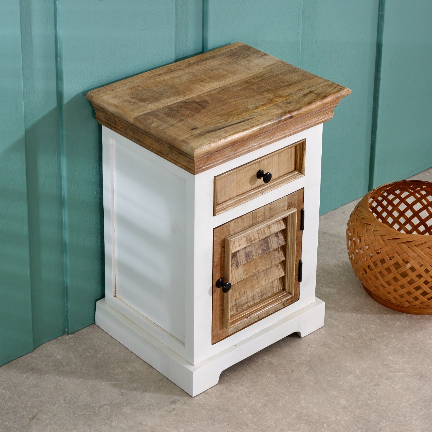Bianco Solid Mango Wood White Bedside Cabinet with 1 Darwer & 1 Door Bianco Solid Mango Wood White Bedside Cabinet with 1 Darwer & 1 Door