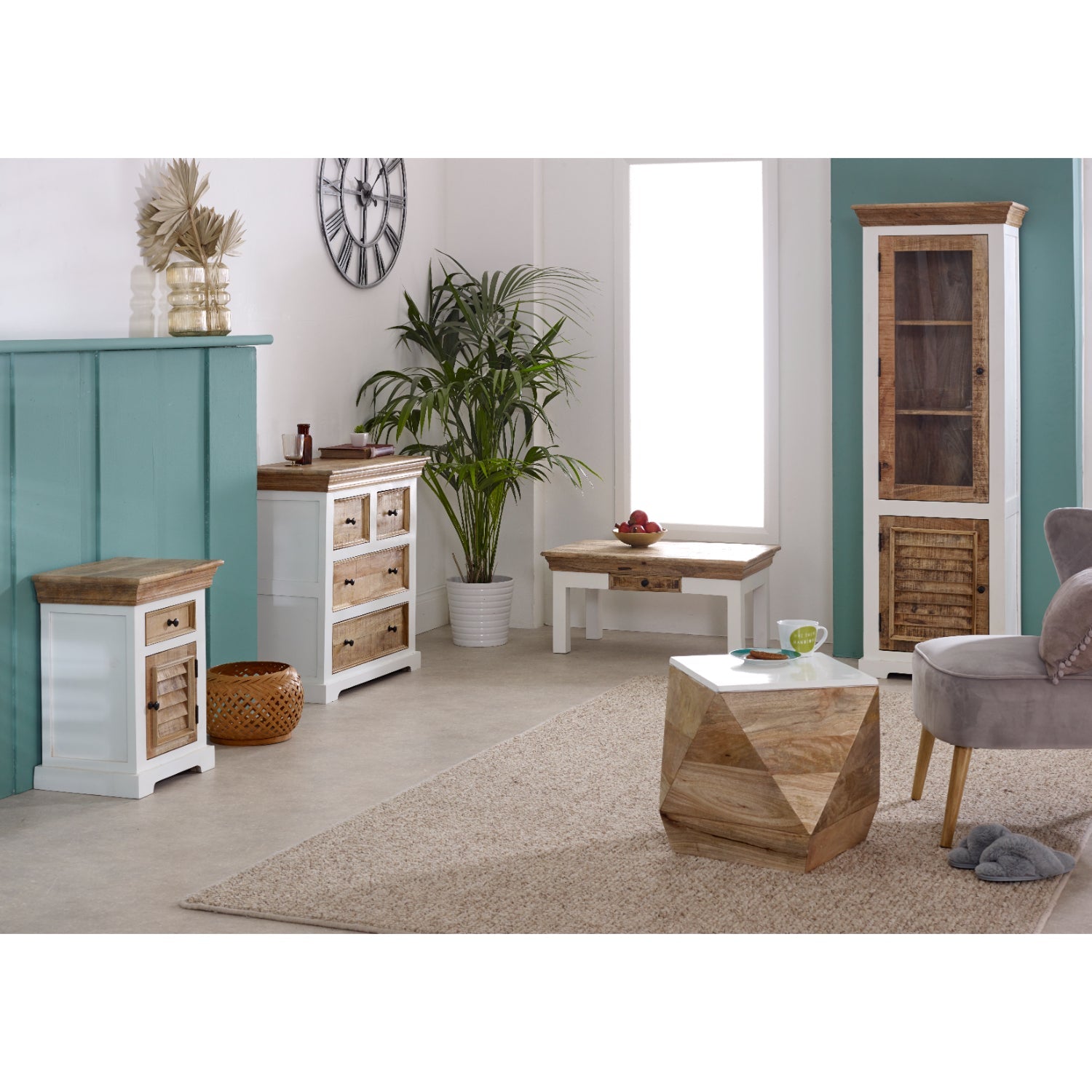 Bianco Solid Mango Wood White Bedside Cabinet with 1 Darwer & 1 Door Bianco Solid Mango Wood White Bedside Cabinet with 1 Darwer & 1 Door