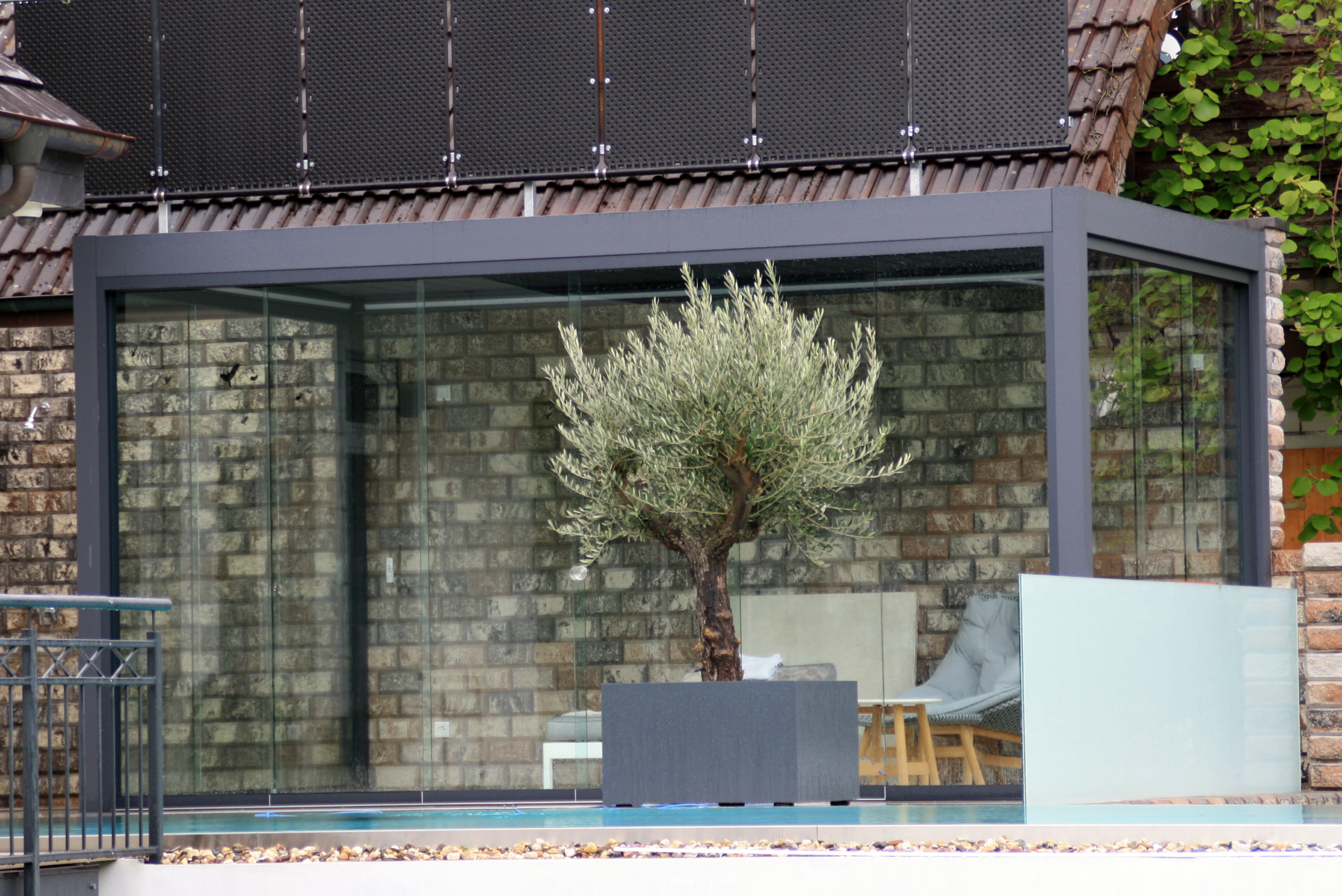Pinela Glass