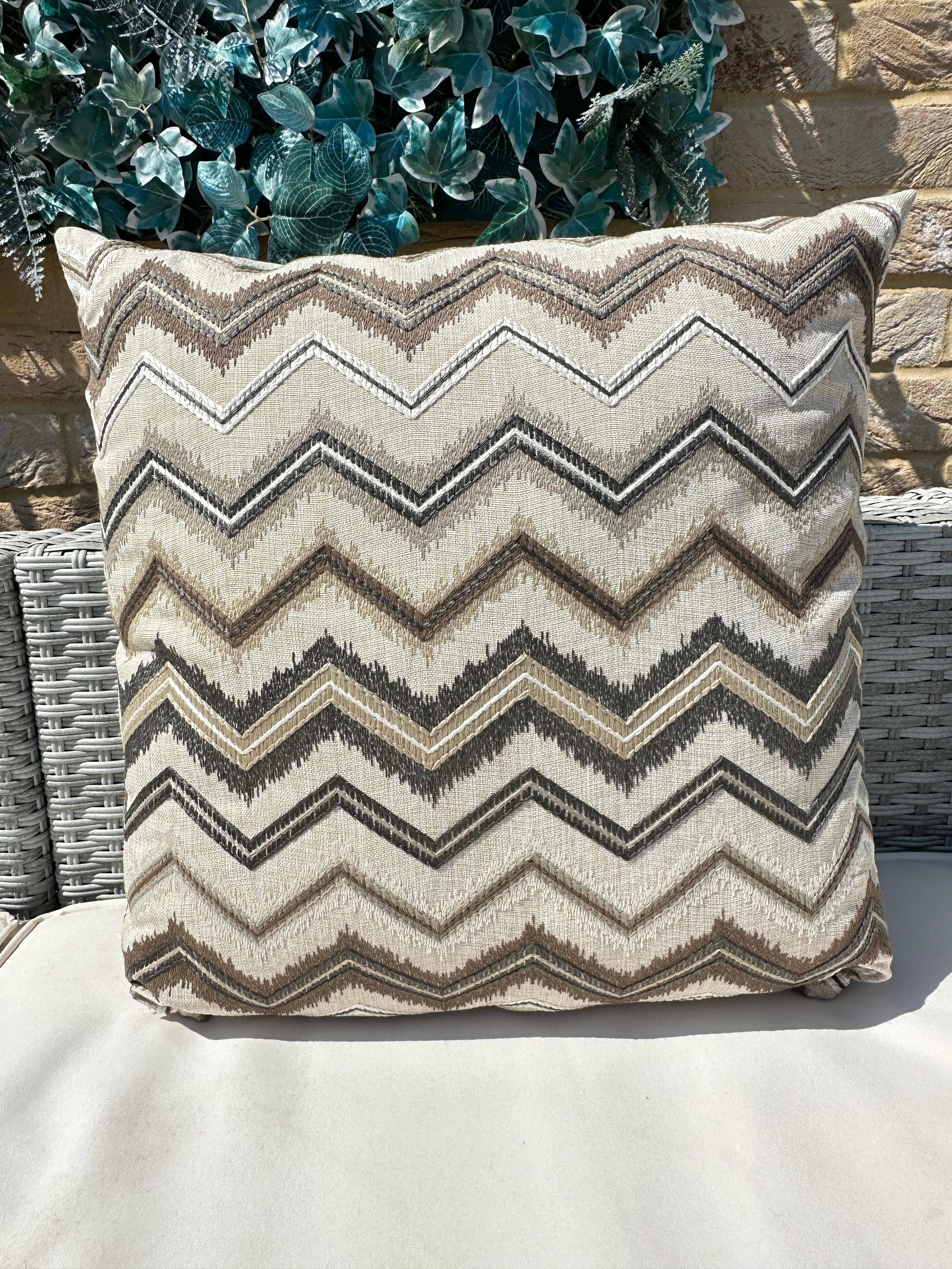The Couture Cushion - The Outdoor Beige Zig Zag - Style No. 125
